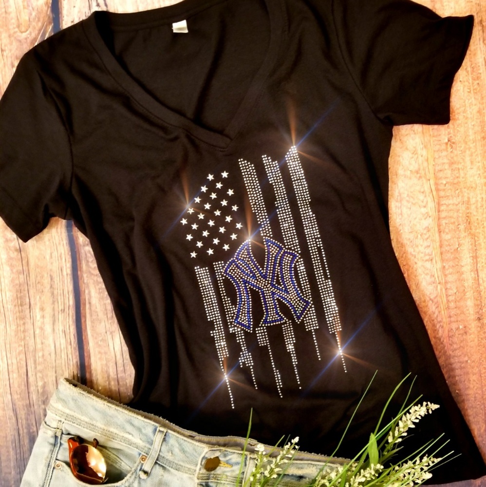 New Rhinestone New York Yankees VNeck Relaxed Fit Sz S Thru 2X Black TShirt